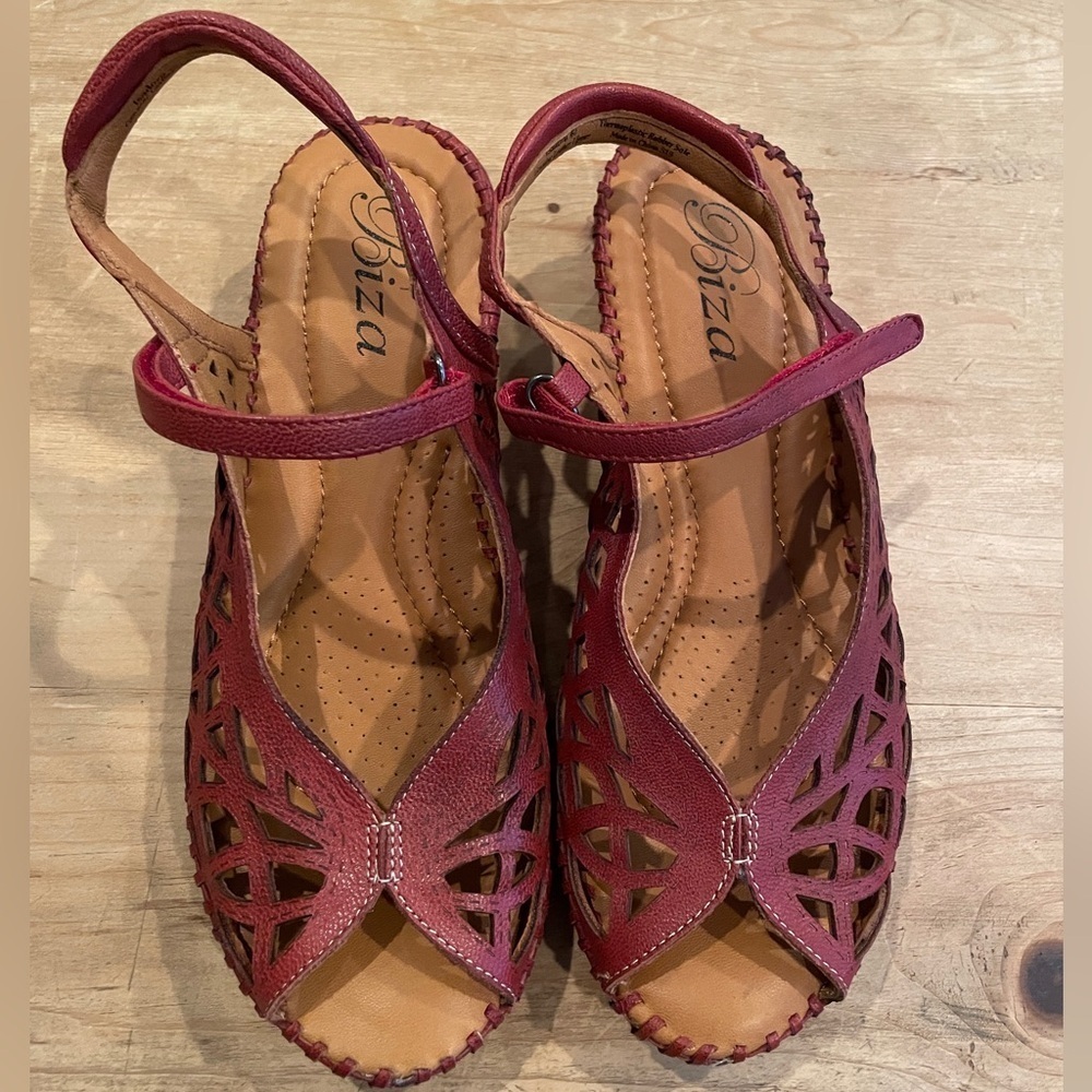 NWOT Biza Red Leather Wedges Therapuetic rubber Sole casual boho resort vacay 10